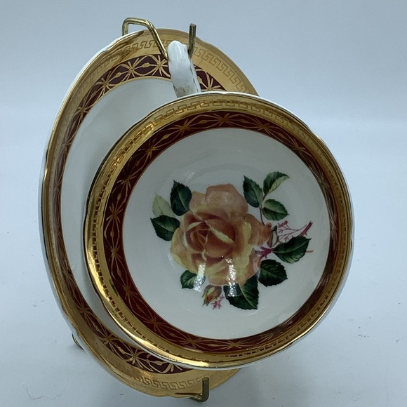 Vintage Court Royal Red/Gold English Bone China Cabbage Rose Teacup & Saucer - Picture 2 of 13